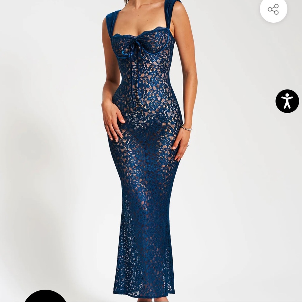Miss Circle Holiday Dress. Beautiful Color. Size L-XL can fit a 10,12 14